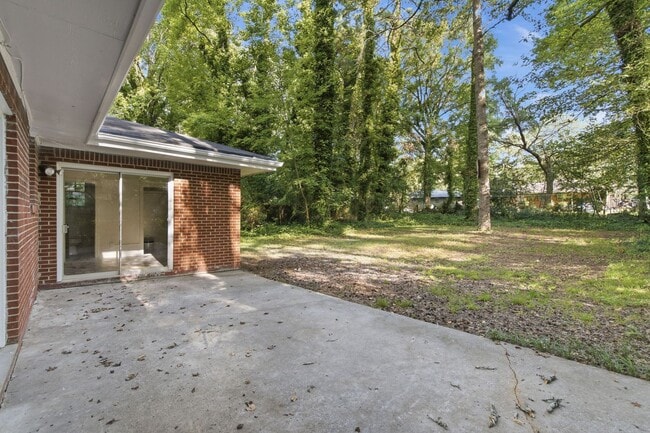 Building Photo - 2801 Mitchell Dr