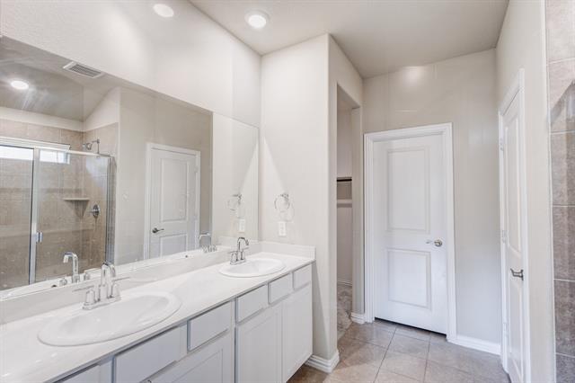 Building Photo - 208 Fieldstone Dr