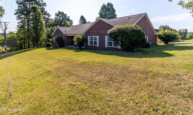 Building Photo - 4622 Ventura Dr