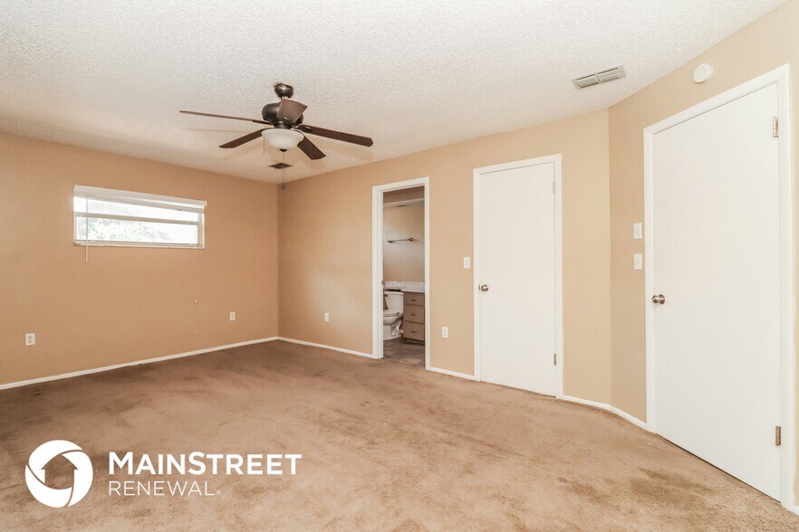 Building Photo - 11082 Lightwood St