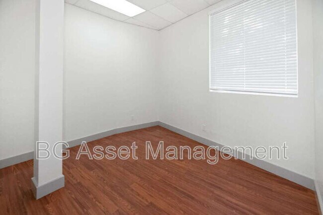 Building Photo - 1459 MacArthur Blvd