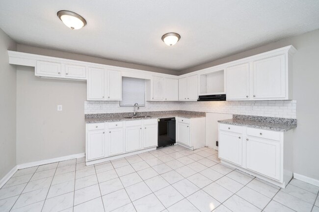 Building Photo - “You Won’t Believe the Space — Gorgeous 4BR Hueytown Home”