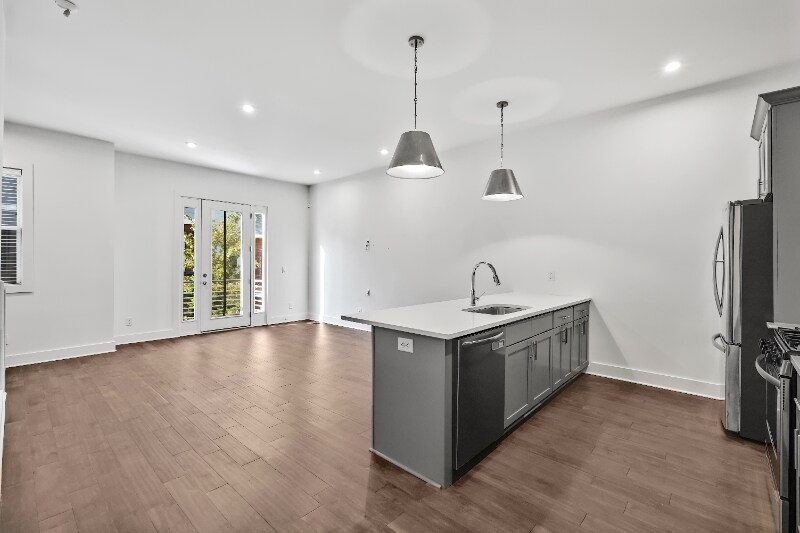 Building Photo - 700 James Ave