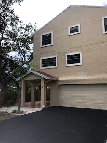 Building Photo - 812 E Gulf Blvd