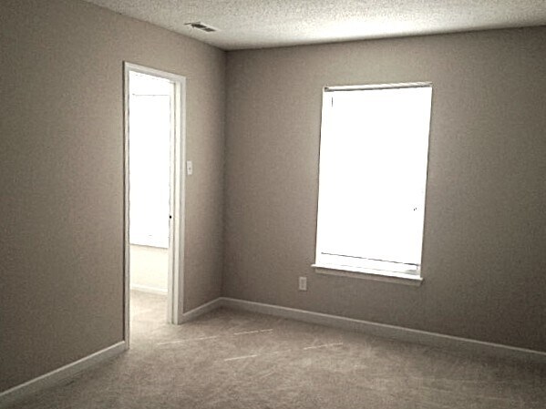 Building Photo - 608 Waterford Way