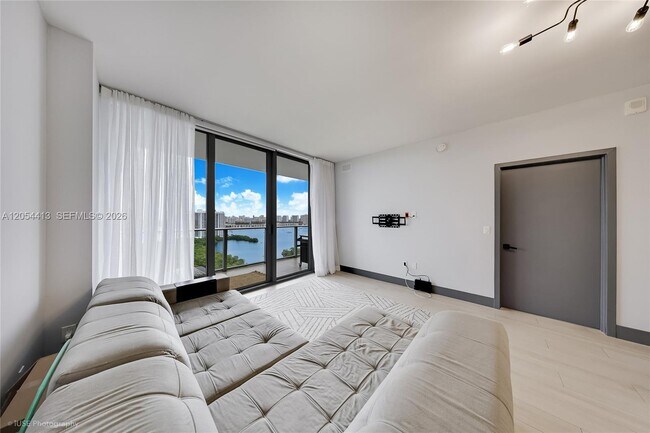 Building Photo - 16385 Biscayne Blvd