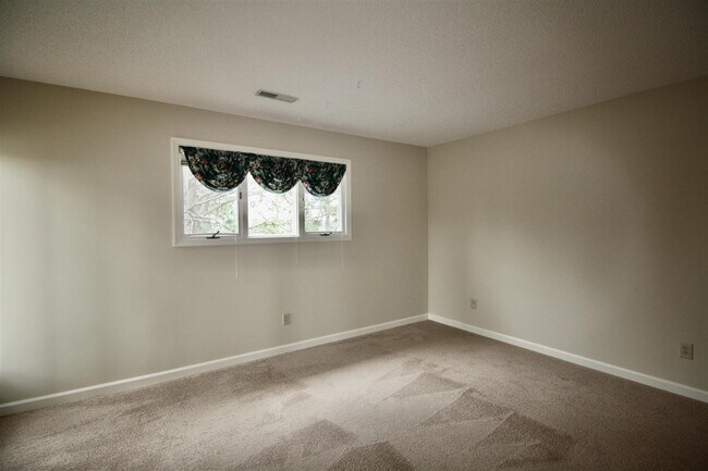 Building Photo - 32 Westlake Pointe Dr