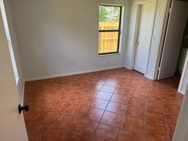 Building Photo - 121 Beaumont Ln
