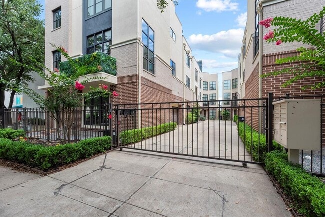 Building Photo - 4813 Caroline St