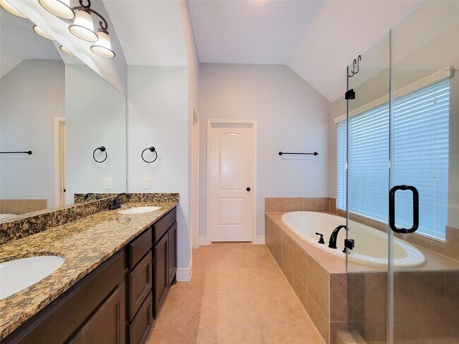 Building Photo - 106 Colina Vista Way