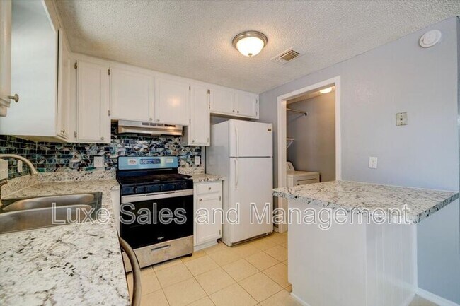 Building Photo - 8506 S Drexel Pl