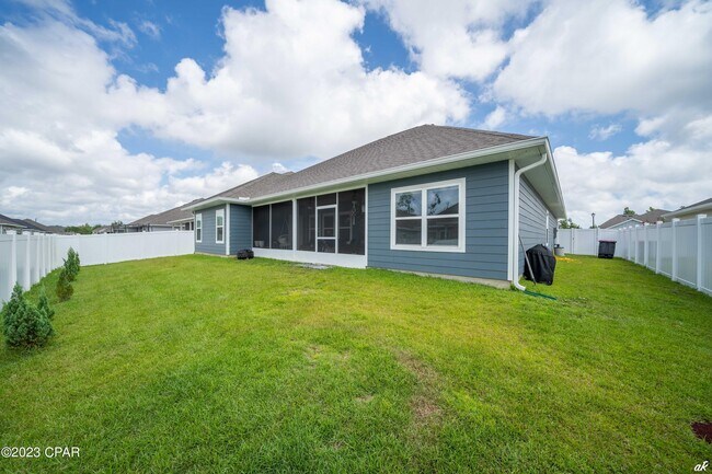 Building Photo - 145 Martingale Lp