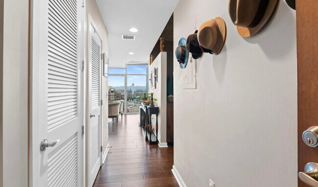 Building Photo - 1700 Bassett St