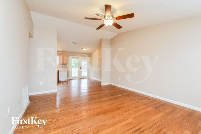 Building Photo - 1470 Proper St