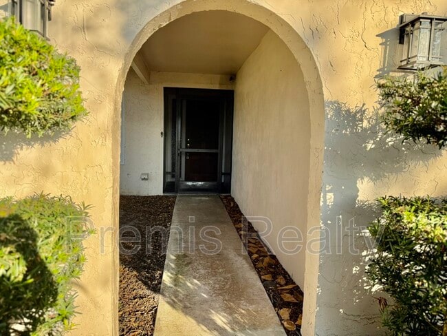 Building Photo - 2381 Timbercrest Cir W