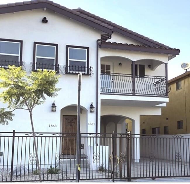 Building Photo - 1861 S Longwood Ave