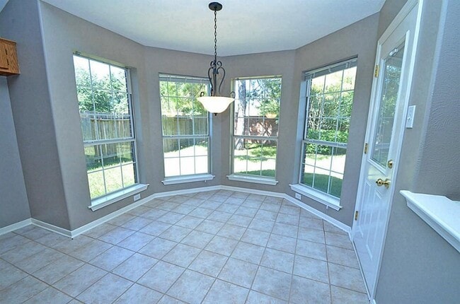 Building Photo - 4611 Silverlake Dr