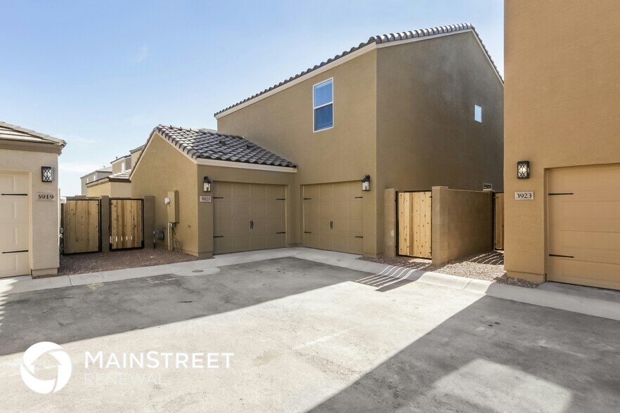 Building Photo - 3921 S 82nd Dr