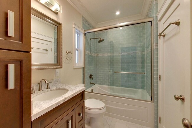 Building Photo - 2045 Hyde St