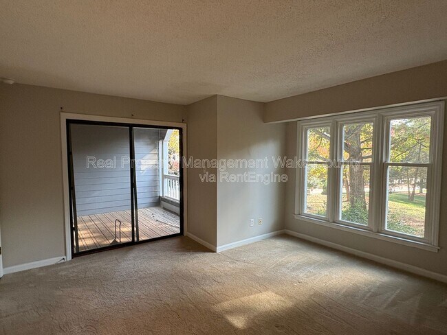 Building Photo - 700 Bishops Park Dr