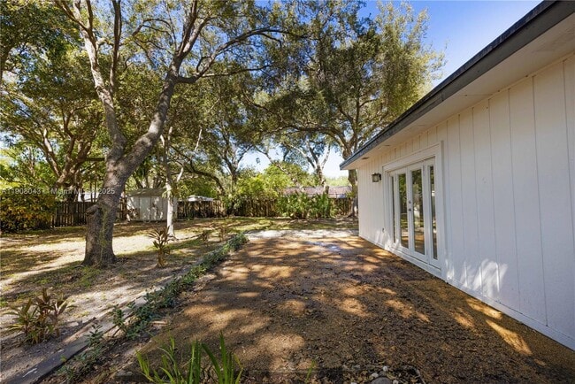 Building Photo - 16412 SW 74th Ct