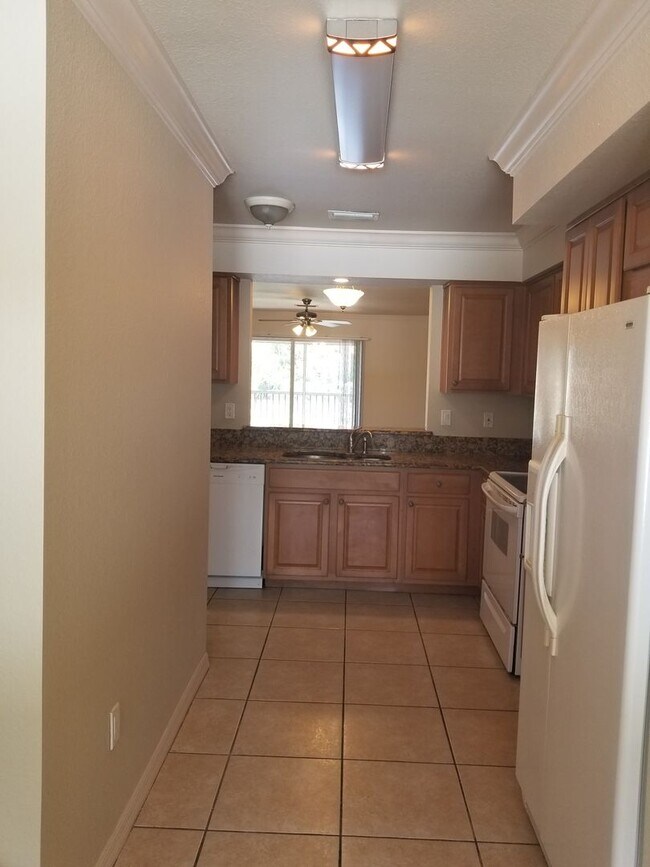 Building Photo - Santa Barbara Villas - Move in Special