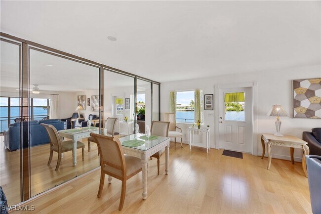 Building Photo - 330 Kon Tiki Dr