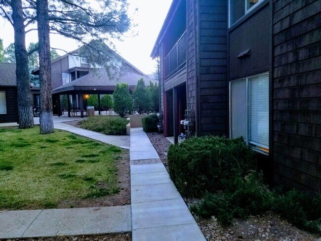 Building Photo - 1 Bed, 1 Bath. Condo! Next to the Heart of NAU Campus!  - Students & Cats OK!! NO Dogs! Avail. NOW!!