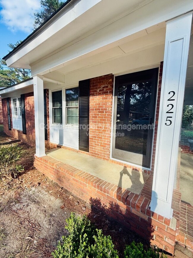 Building Photo - 225 Woodland Trail