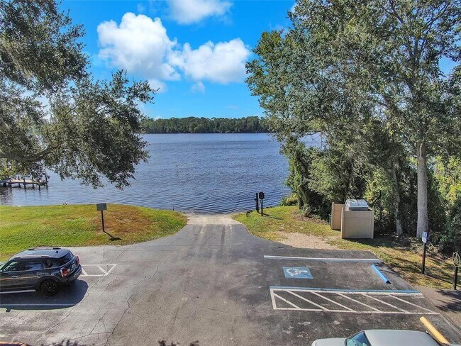 Building Photo - 1702 Horseshoe Dr