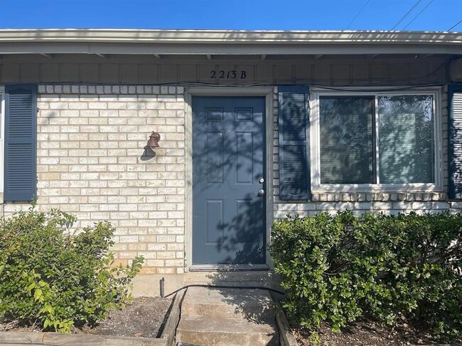 Building Photo - 2213 Lanier Dr