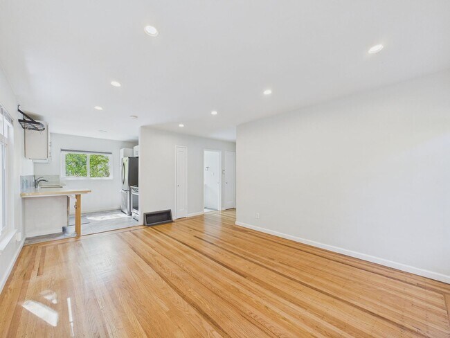 Building Photo - **Bright & Spacious 1BR Near UC Berkeley | Hardwood Floors + Natural Light**