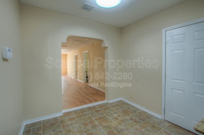 Building Photo - 230 E Zion St