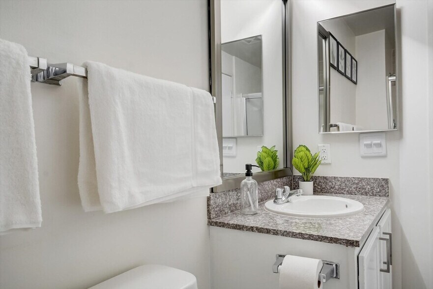 Building Photo - 50 N Illinois St