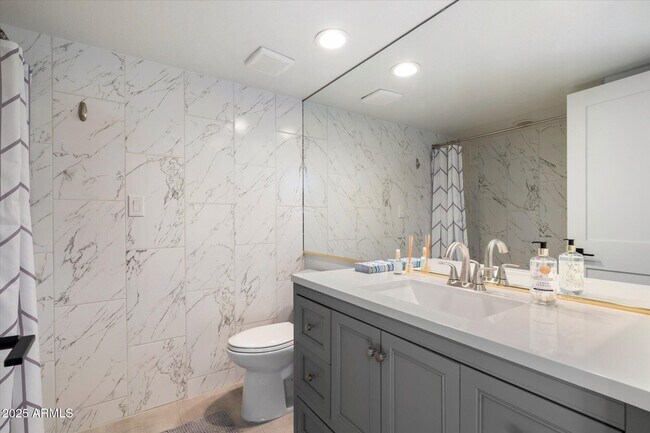 Building Photo - 7245 E Buena Terra Way