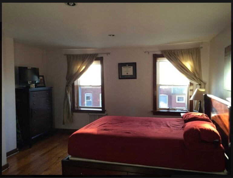 Bedroom - 1225 Battery Ave