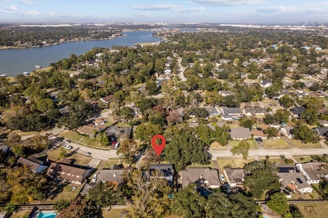 Building Photo - 326 Bayou View Dr