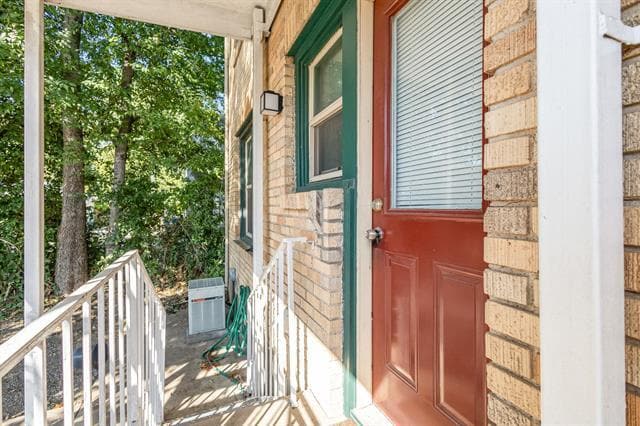 Building Photo - 5924 La Vista Dr