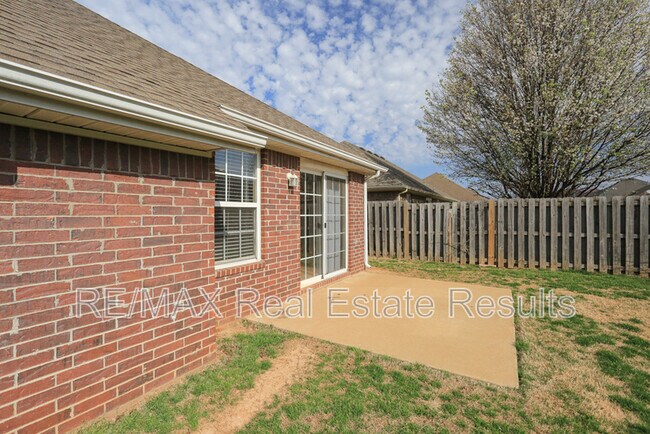 Building Photo - 6303 S 37th St