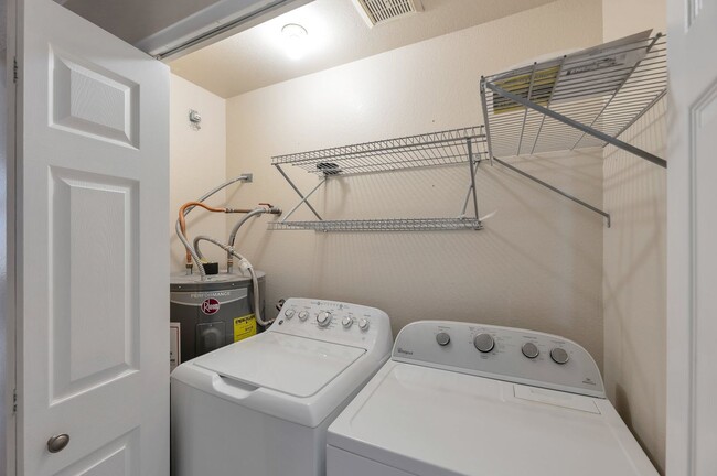 Building Photo - Stunning 3-bedroom, 2-bathroom home locate...