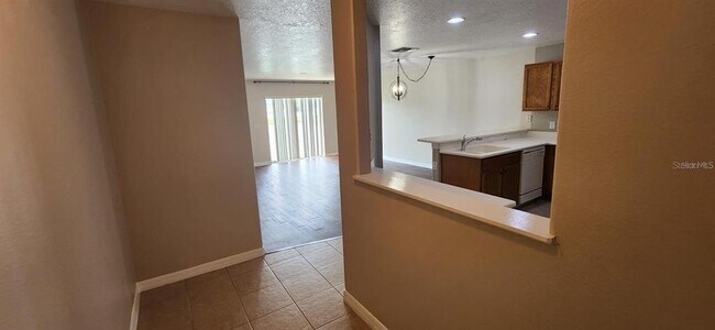 Building Photo - 536 Cresting Oak Cir