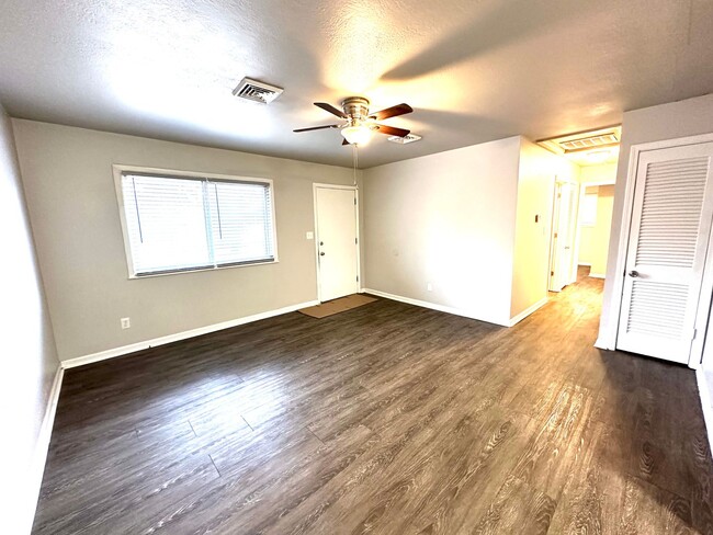 Building Photo - NEWLY REMODELED 3 BEDROOM 1 BATH IN WEBB C...