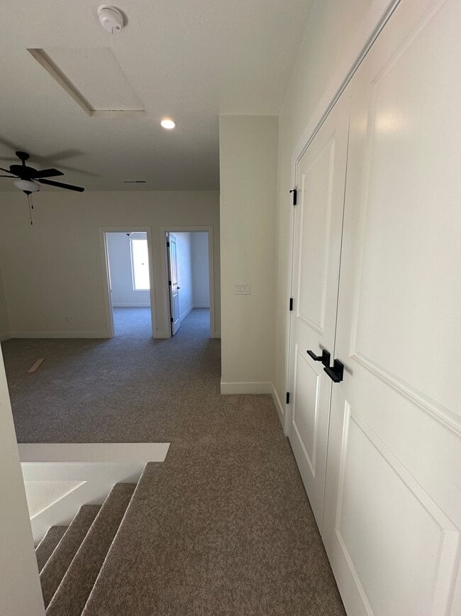 Building Photo - Brand New Townhome