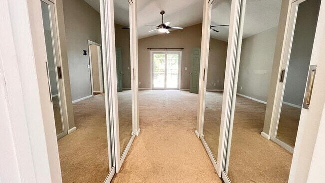 Building Photo - 1627 Oak Berry Cir