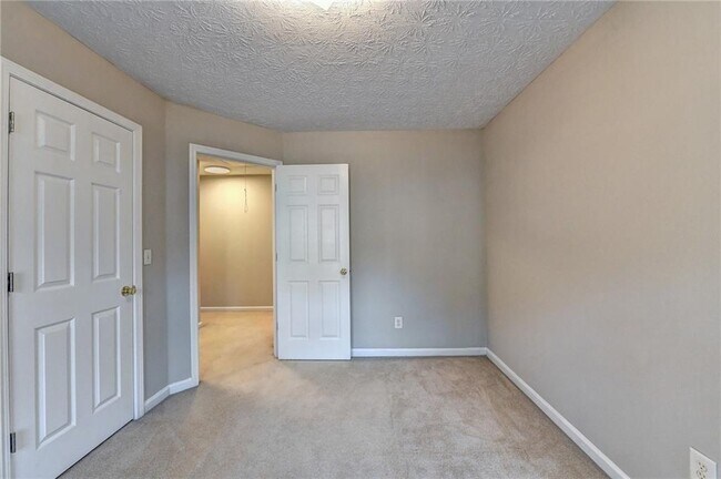 Building Photo - 960 Melrose Park Pl NW