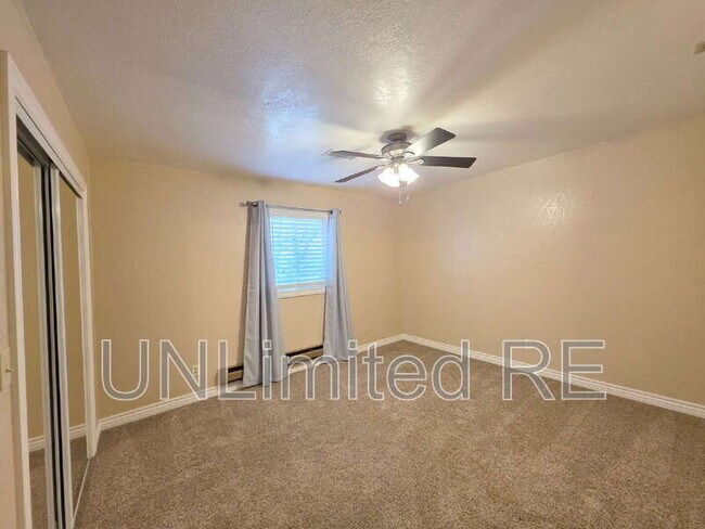 Building Photo - 2589 N Oakmont Dr