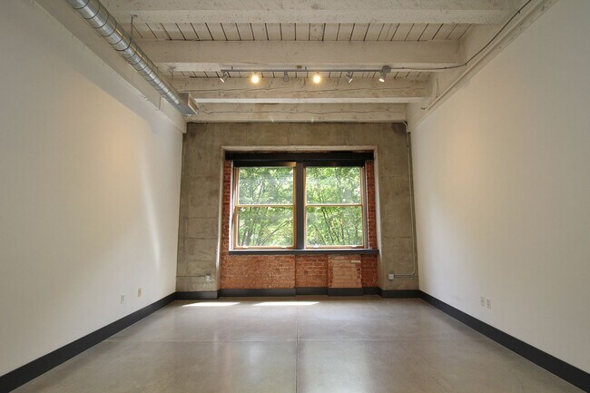 Building Photo - 416 NW 13th Ave