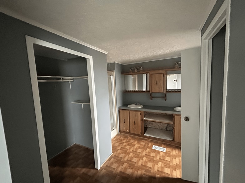 Building Photo - 7601 N Hwy Vv