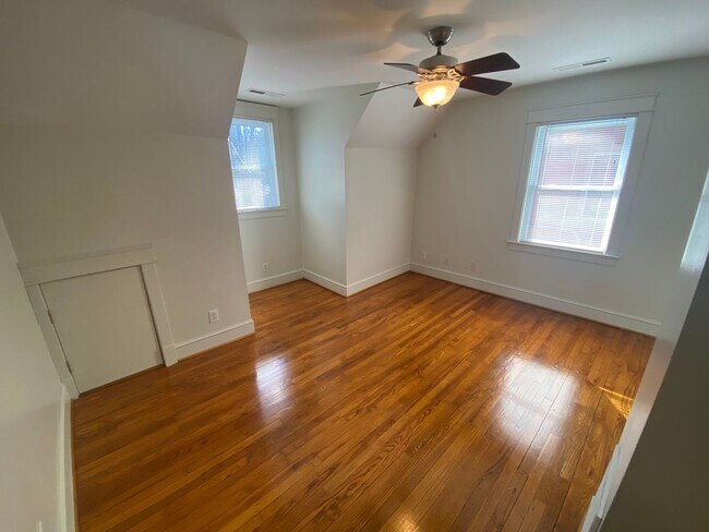 Building Photo - Perfect Floorplan! Walltown Duplex with Fenced Yd