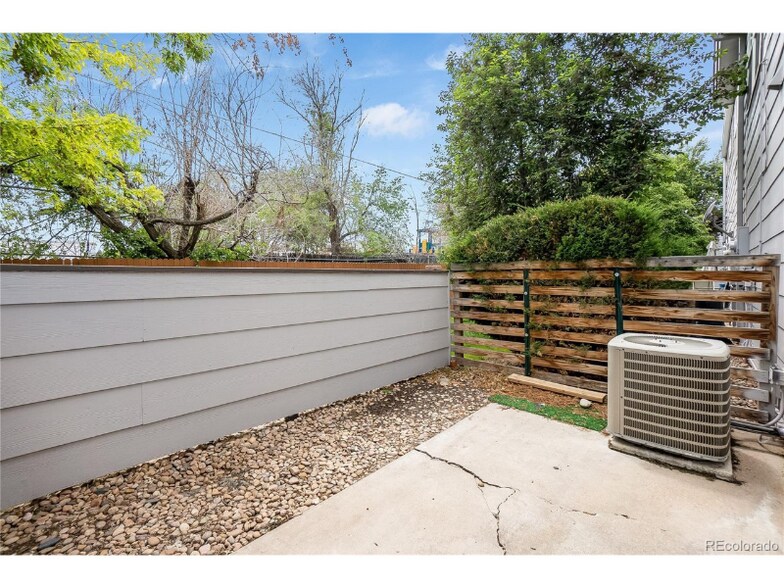 Building Photo - 6320 W Byers Pl